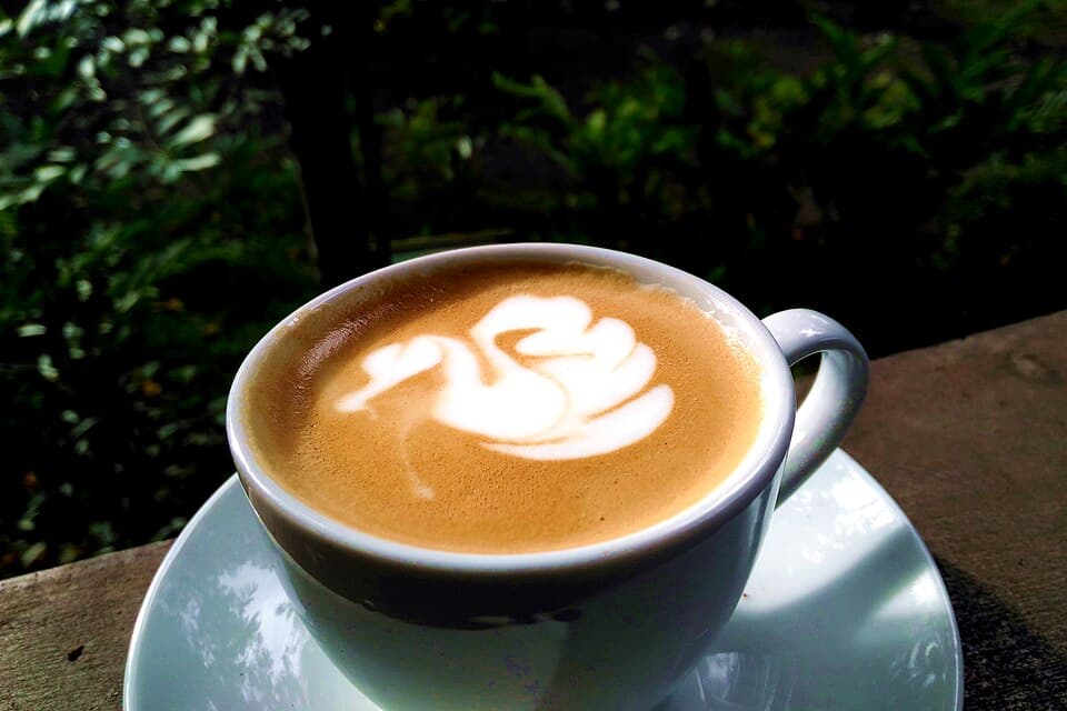Kava s latte artom
